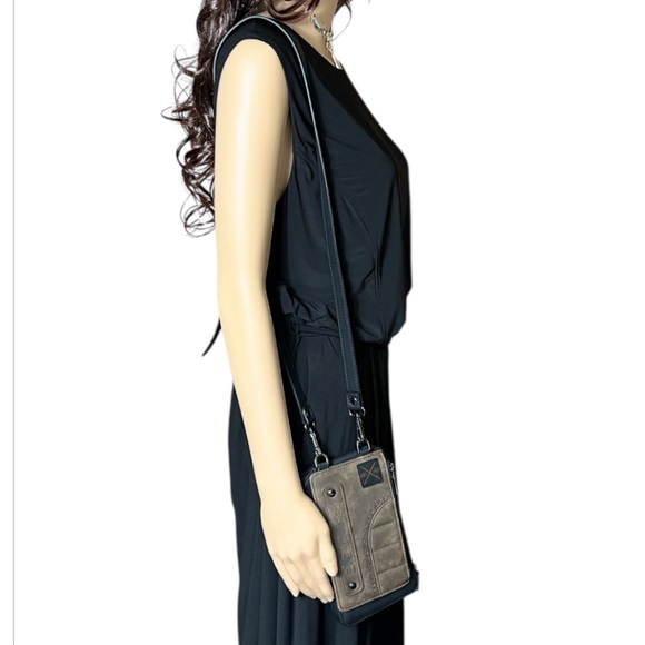 Disney Star Wars Mandalorian Crossbody Bag - Picture 4 of 13